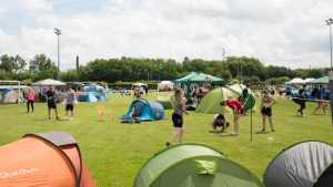 Arrivée des 1eres équipes dans le camping